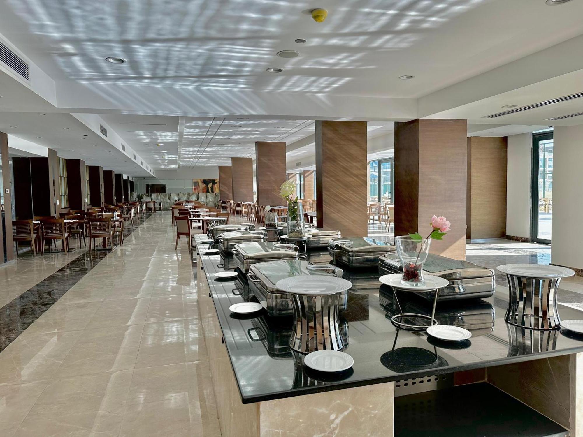 Phoenix Hotel & Wellness Sheikh Zayed City Exterior foto
